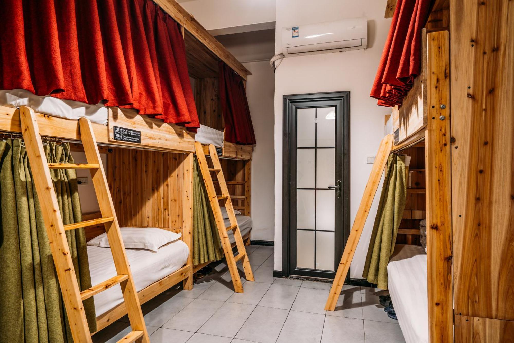 Chengdu Flipflop Hostel Poshpacker Bagian luar foto