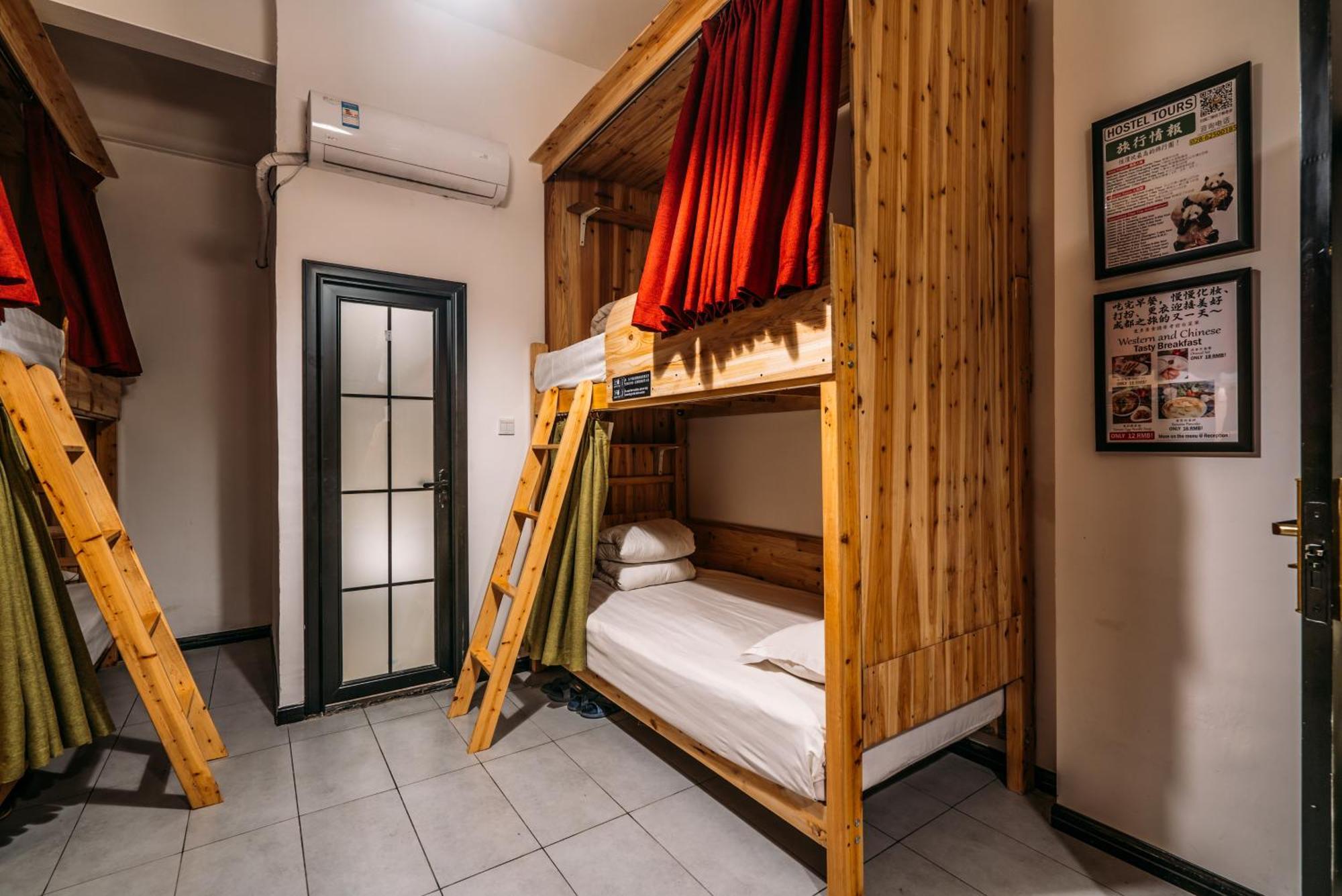Chengdu Flipflop Hostel Poshpacker Bagian luar foto