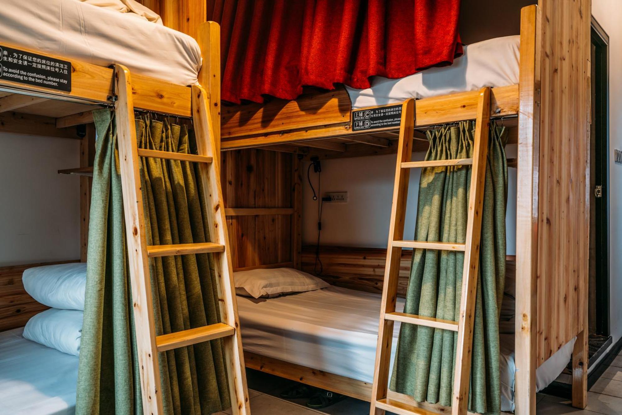 Chengdu Flipflop Hostel Poshpacker Bagian luar foto
